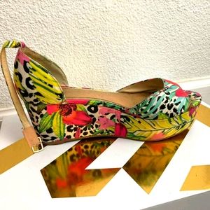 Floral platforms shoes